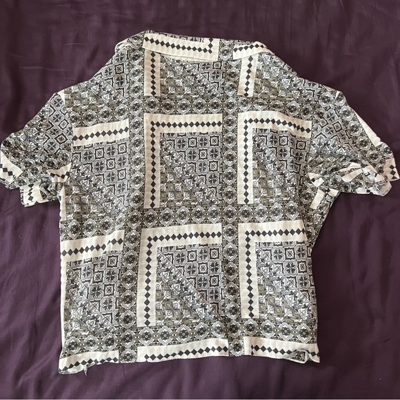 Urban outfitters patterned button up shirt - Picture 2 of 2